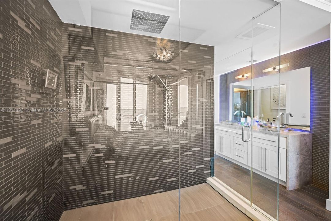 For Sale: $1,565,000 (2 beds, 2 baths, 1588 Square Feet)