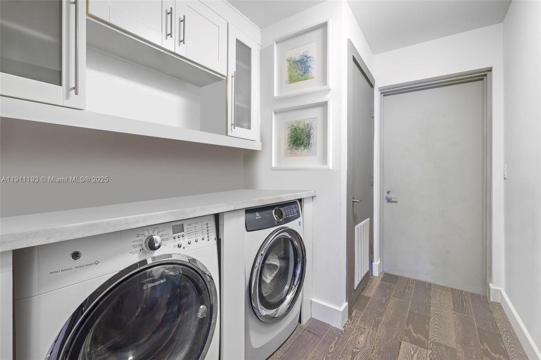 For Sale: $1,565,000 (2 beds, 2 baths, 1588 Square Feet)