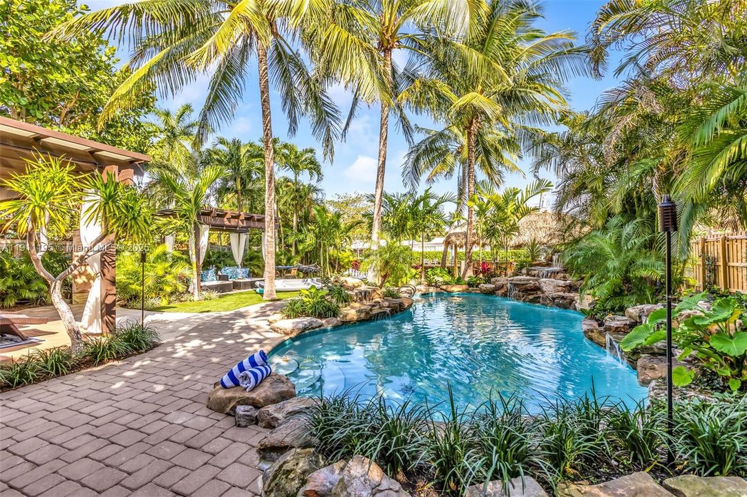 For Sale: $1,890,000 (3 beds, 2 baths, 2066 Square Feet)