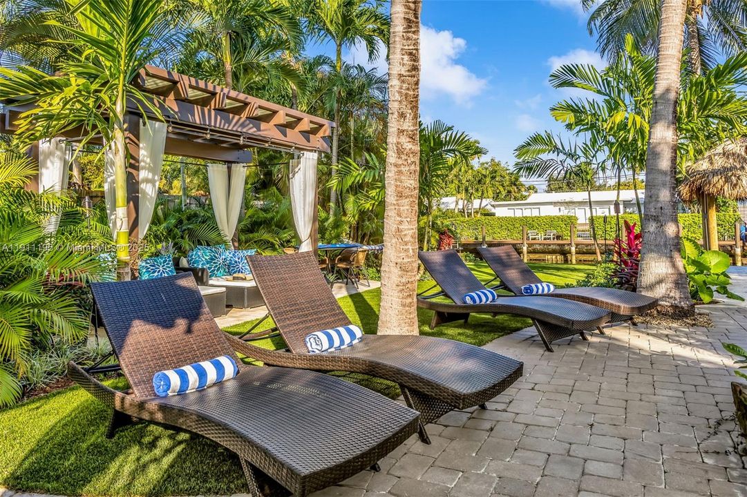 For Sale: $1,890,000 (3 beds, 2 baths, 2066 Square Feet)