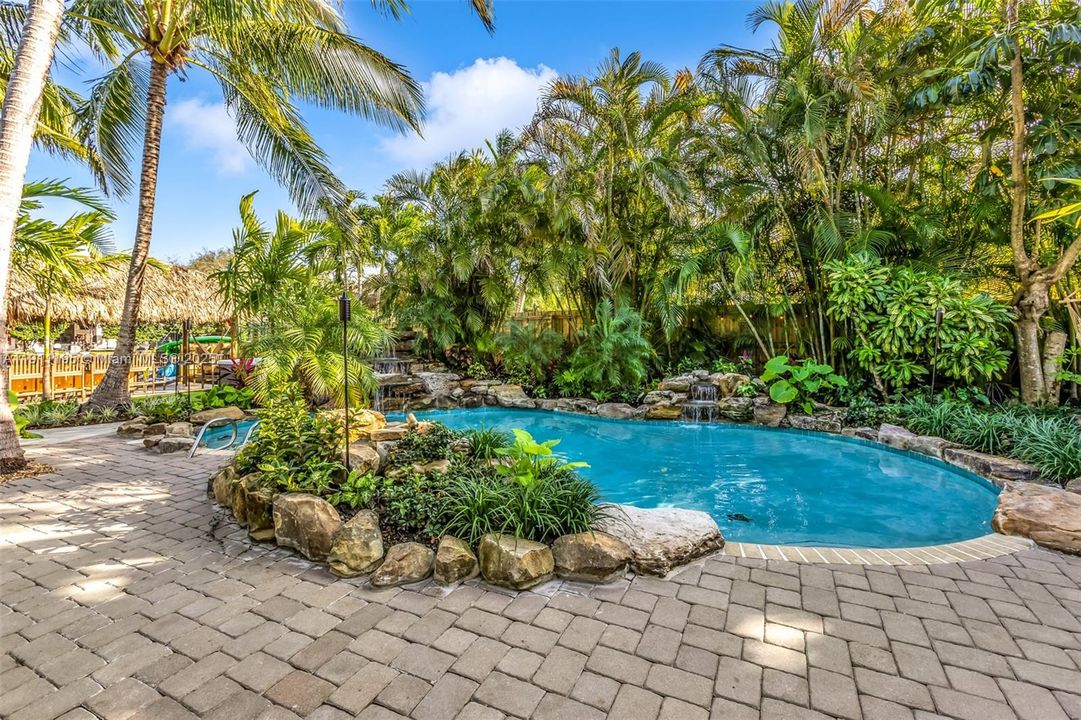 For Sale: $1,890,000 (3 beds, 2 baths, 2066 Square Feet)