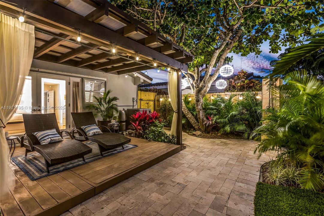 For Sale: $1,890,000 (3 beds, 2 baths, 2066 Square Feet)