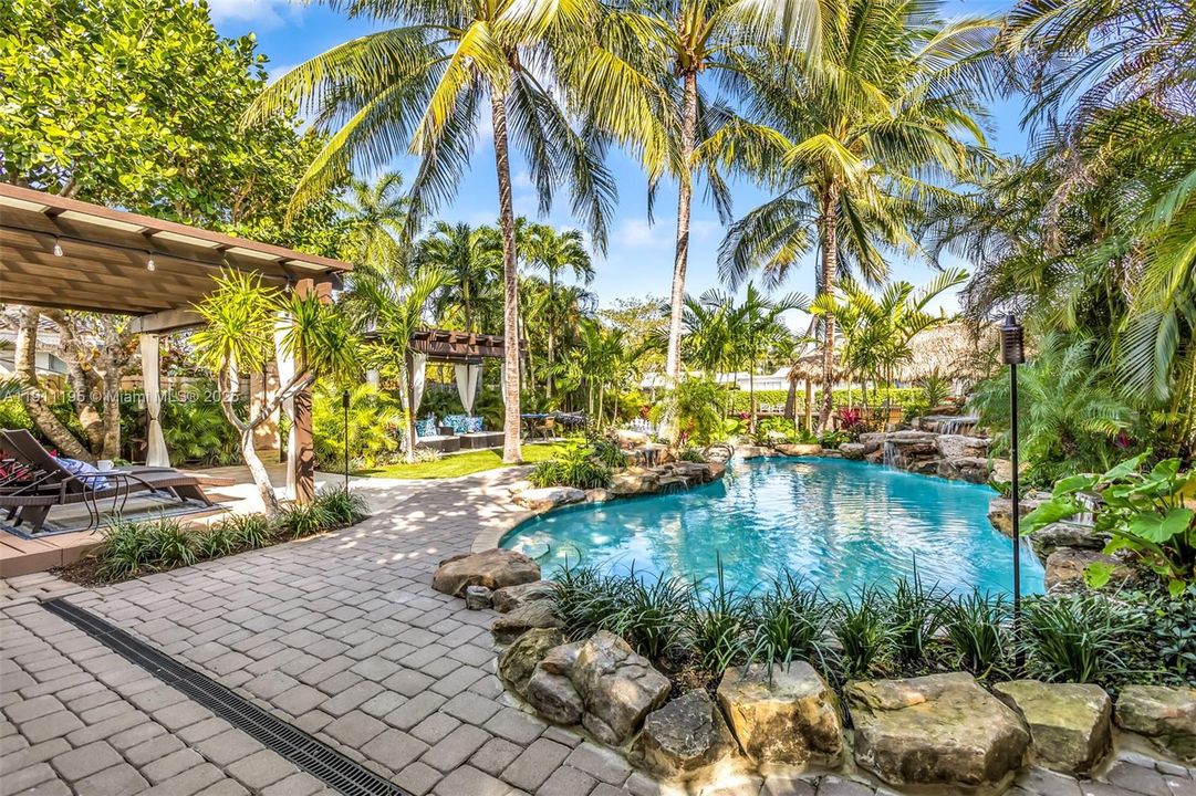 For Sale: $1,890,000 (3 beds, 2 baths, 2066 Square Feet)