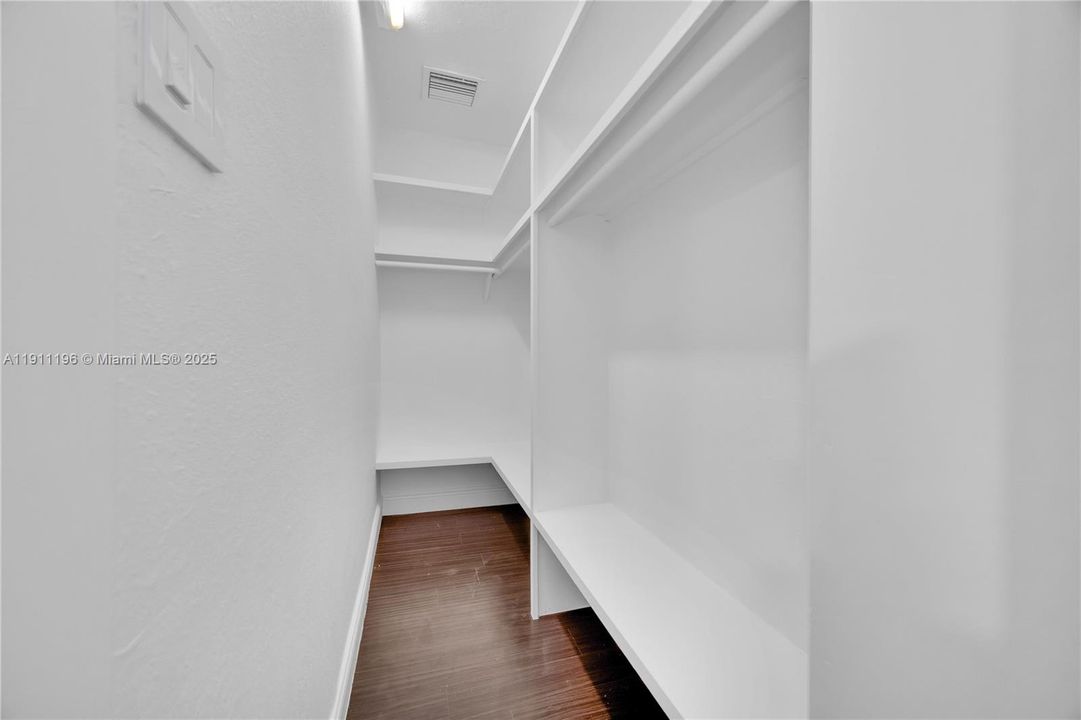 На продажу: $785,000 (4 спален, 2 ванн, 1640 Квадратных фут)