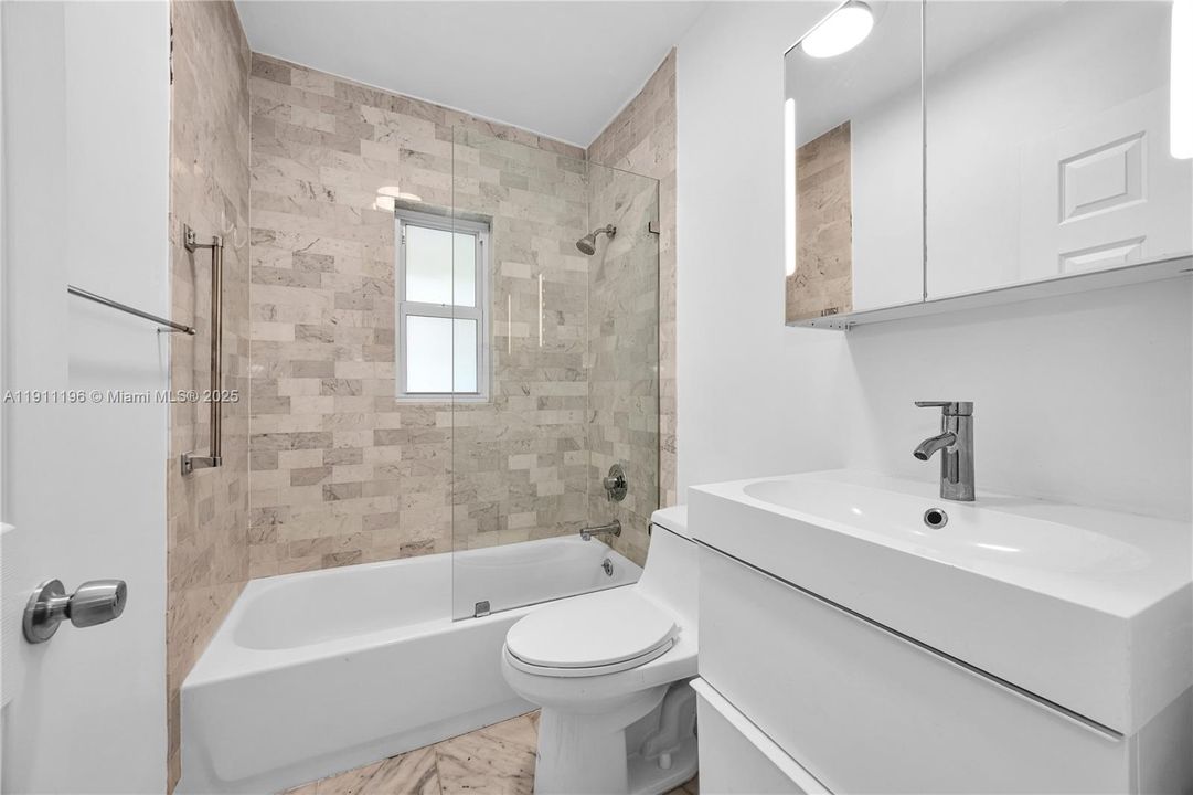 На продажу: $785,000 (4 спален, 2 ванн, 1640 Квадратных фут)