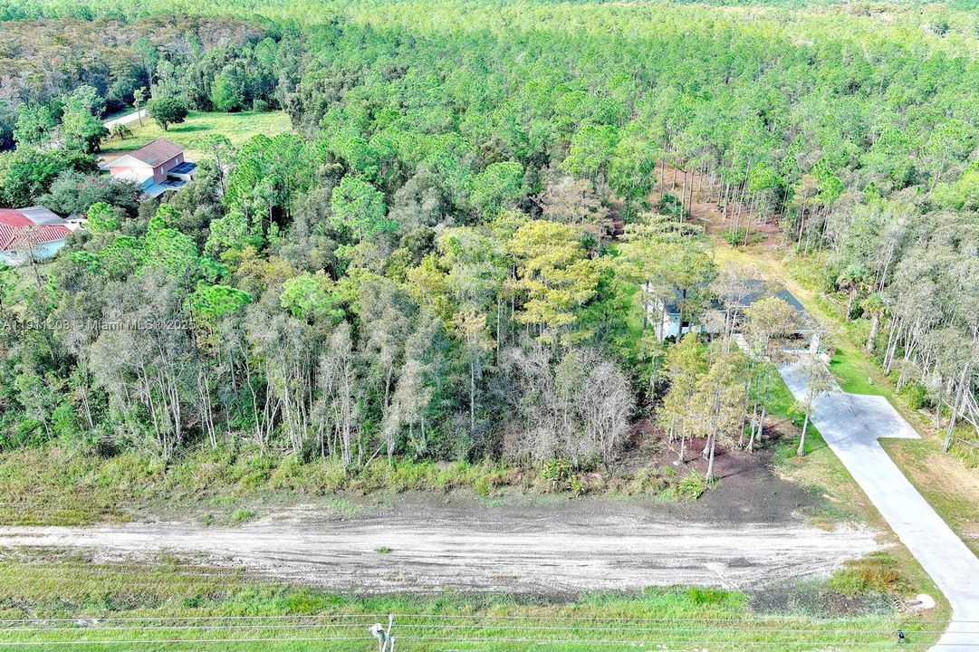 待售: $111,000 (1.17 acres)