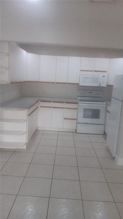 Под контрактом: $1,550 (2 спален, 1 ванн, 790 Квадратных фут)