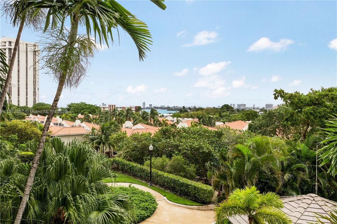 For Sale: $545,000 (2 beds, 2 baths, 1520 Square Feet)