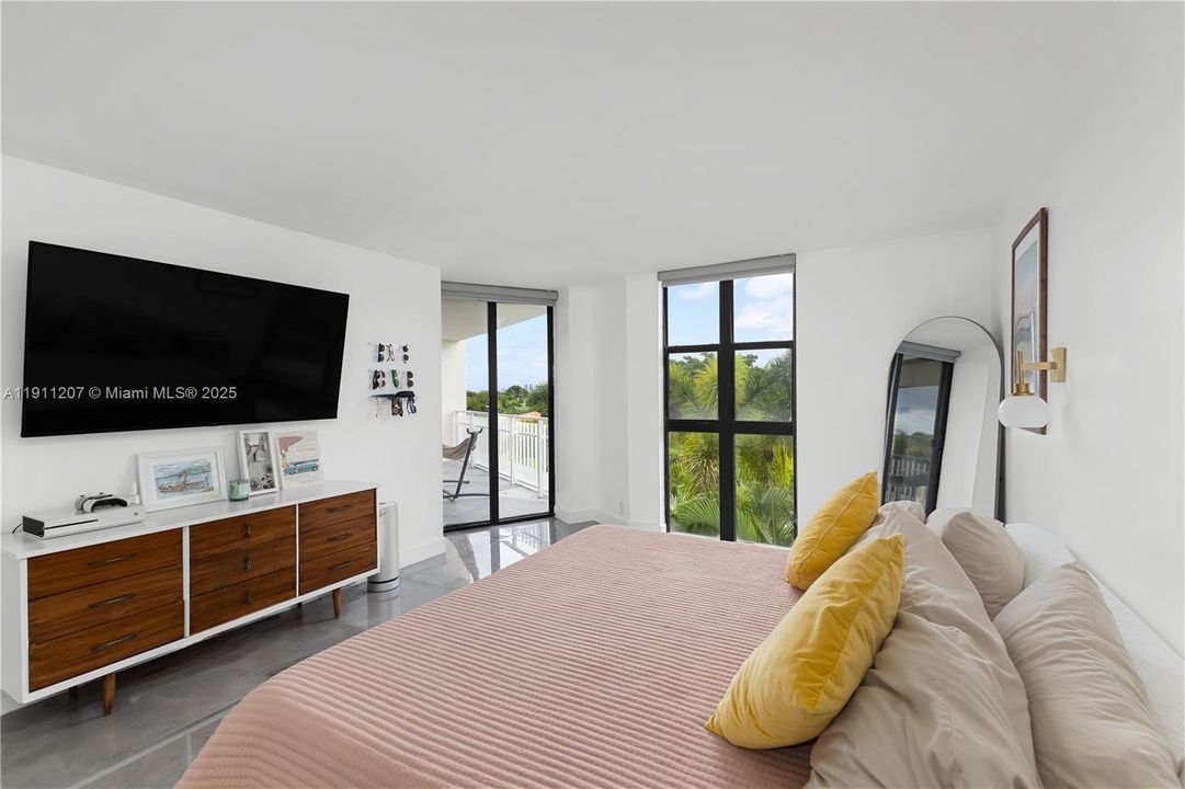 For Sale: $545,000 (2 beds, 2 baths, 1520 Square Feet)