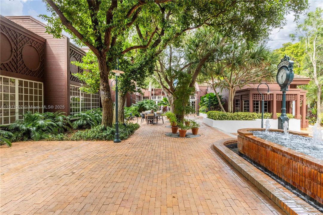 For Sale: $545,000 (2 beds, 2 baths, 1520 Square Feet)