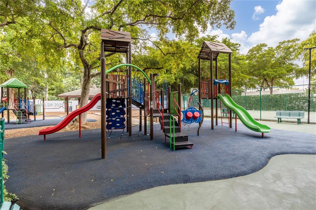 For Sale: $545,000 (2 beds, 2 baths, 1520 Square Feet)