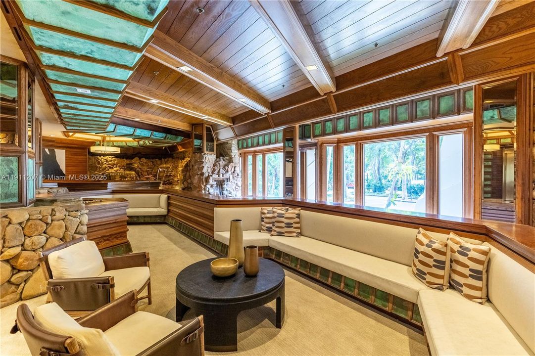 For Sale: $545,000 (2 beds, 2 baths, 1520 Square Feet)