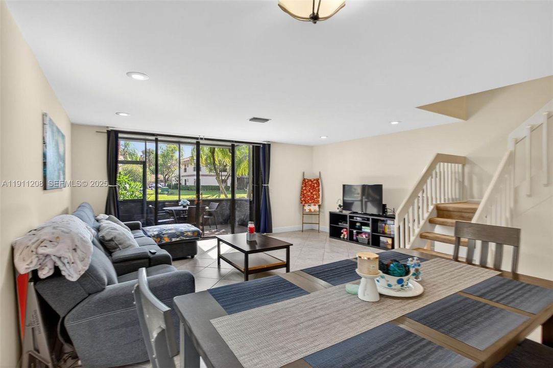 For Sale: $339,900 (3 beds, 2 baths, 1390 Square Feet)