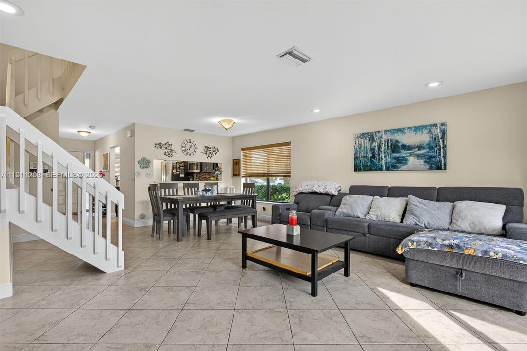 For Sale: $339,900 (3 beds, 2 baths, 1390 Square Feet)