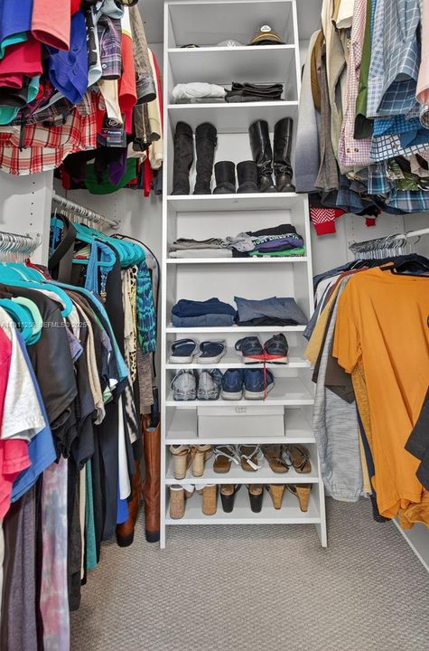 For Sale: $339,900 (3 beds, 2 baths, 1390 Square Feet)