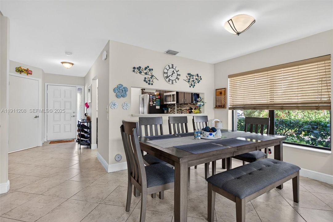 For Sale: $339,900 (3 beds, 2 baths, 1390 Square Feet)