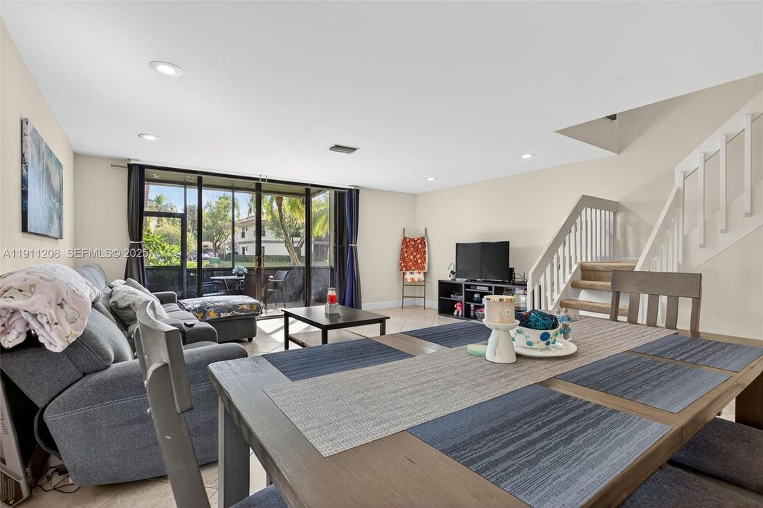 For Sale: $339,900 (3 beds, 2 baths, 1390 Square Feet)