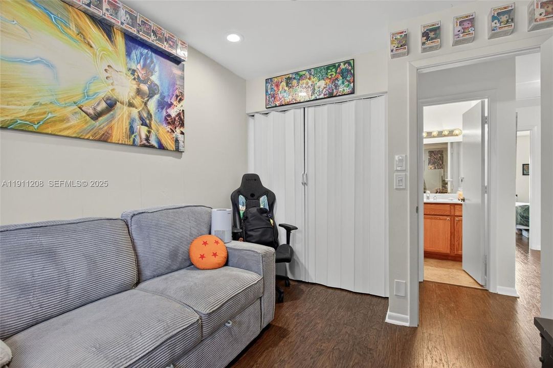 For Sale: $339,900 (3 beds, 2 baths, 1390 Square Feet)