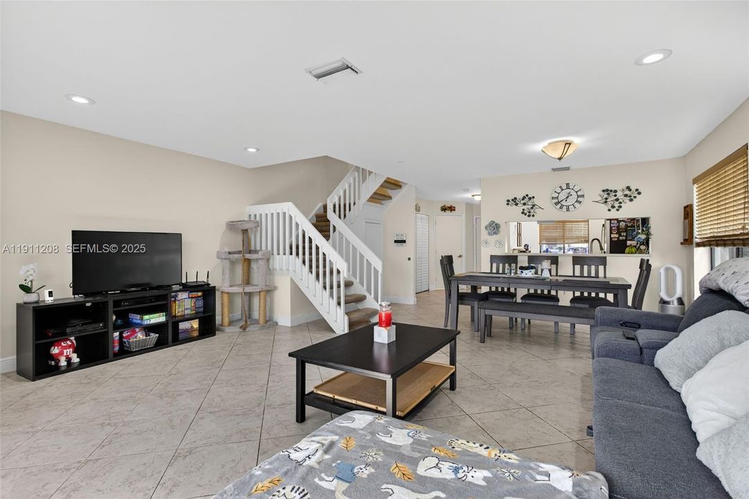 For Sale: $339,900 (3 beds, 2 baths, 1390 Square Feet)