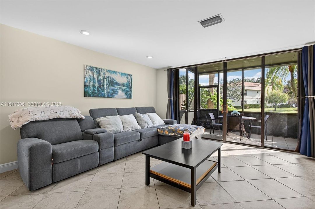 For Sale: $339,900 (3 beds, 2 baths, 1390 Square Feet)