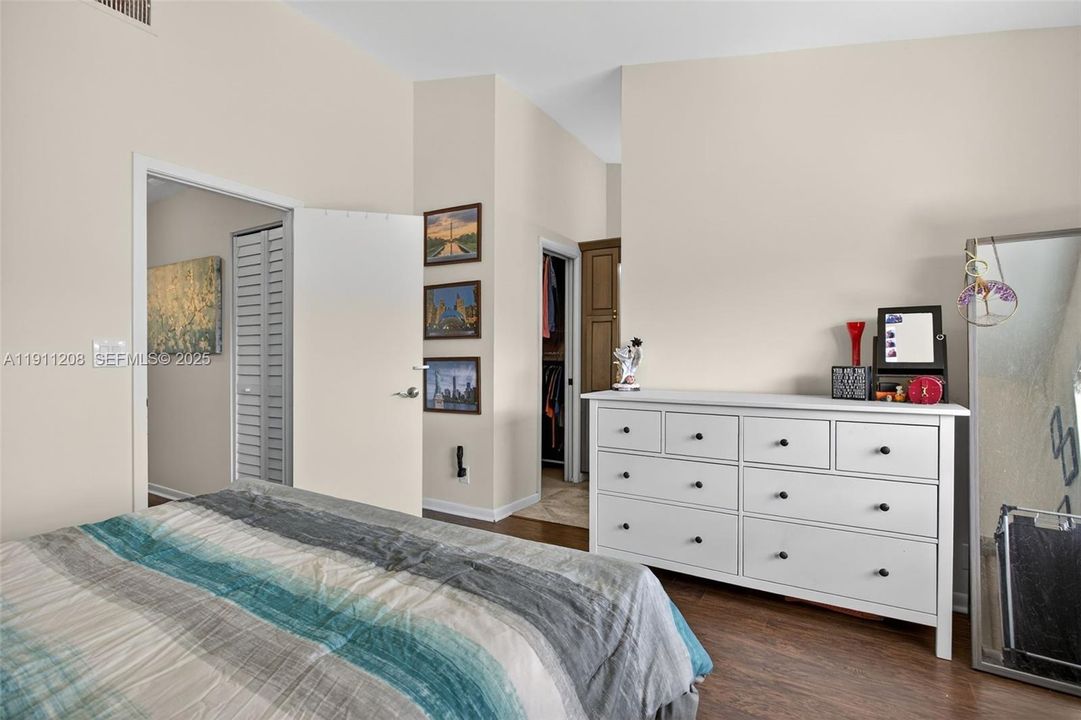 For Sale: $339,900 (3 beds, 2 baths, 1390 Square Feet)