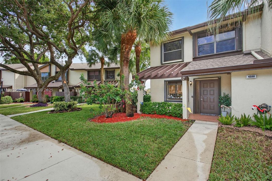 For Sale: $339,900 (3 beds, 2 baths, 1390 Square Feet)