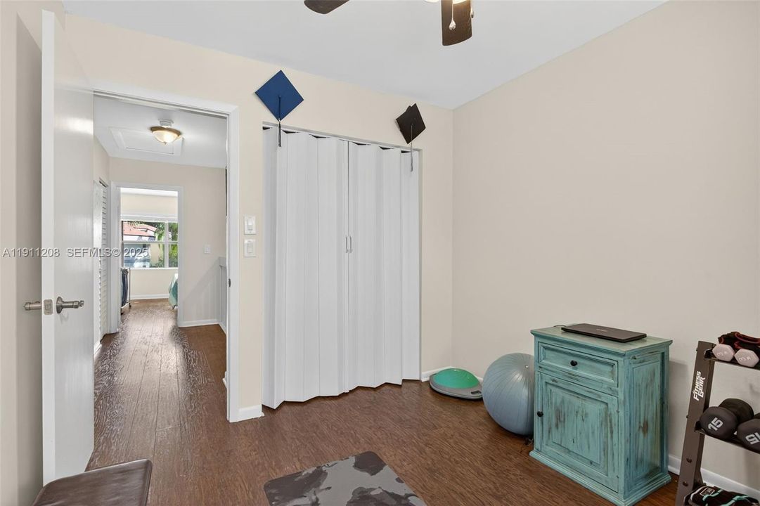 For Sale: $339,900 (3 beds, 2 baths, 1390 Square Feet)