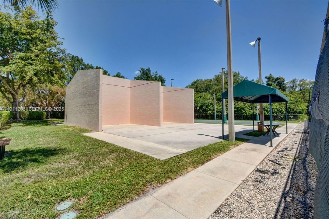 For Sale: $339,900 (3 beds, 2 baths, 1390 Square Feet)