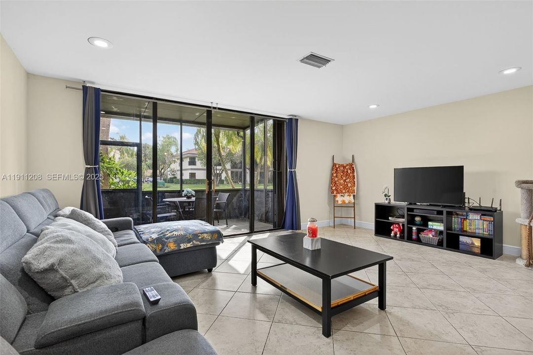 For Sale: $339,900 (3 beds, 2 baths, 1390 Square Feet)