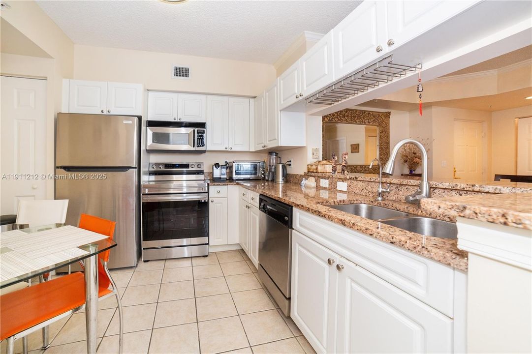 En Venta: $595,000 (2 camas, 2 baños, 1116 Pies cuadrados)