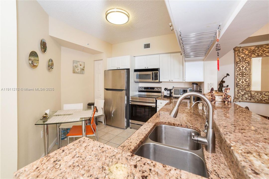 En Venta: $595,000 (2 camas, 2 baños, 1116 Pies cuadrados)