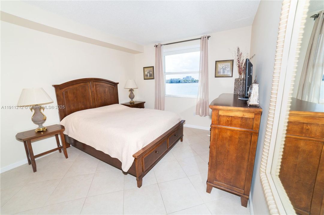 En Venta: $595,000 (2 camas, 2 baños, 1116 Pies cuadrados)