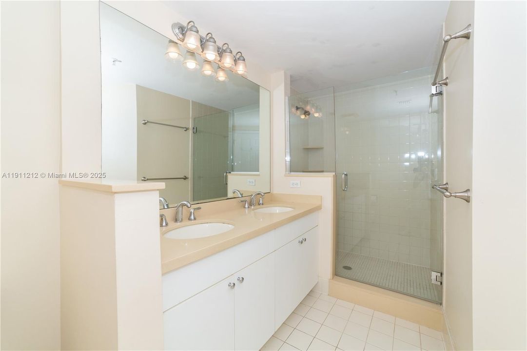 En Venta: $595,000 (2 camas, 2 baños, 1116 Pies cuadrados)