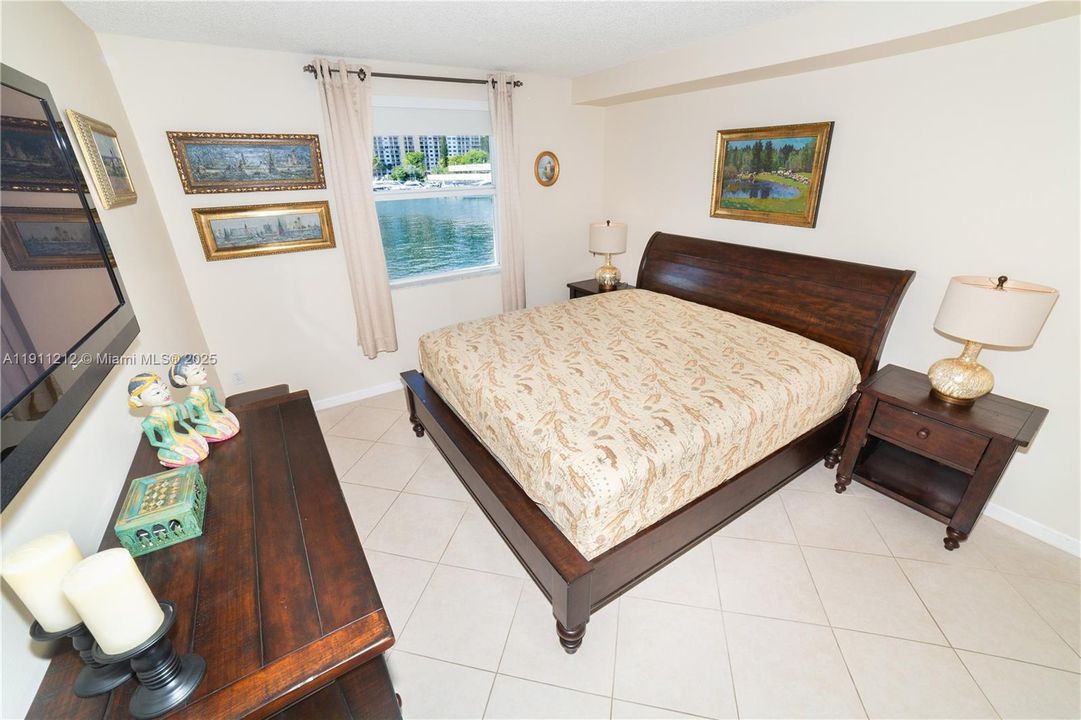 En Venta: $595,000 (2 camas, 2 baños, 1116 Pies cuadrados)