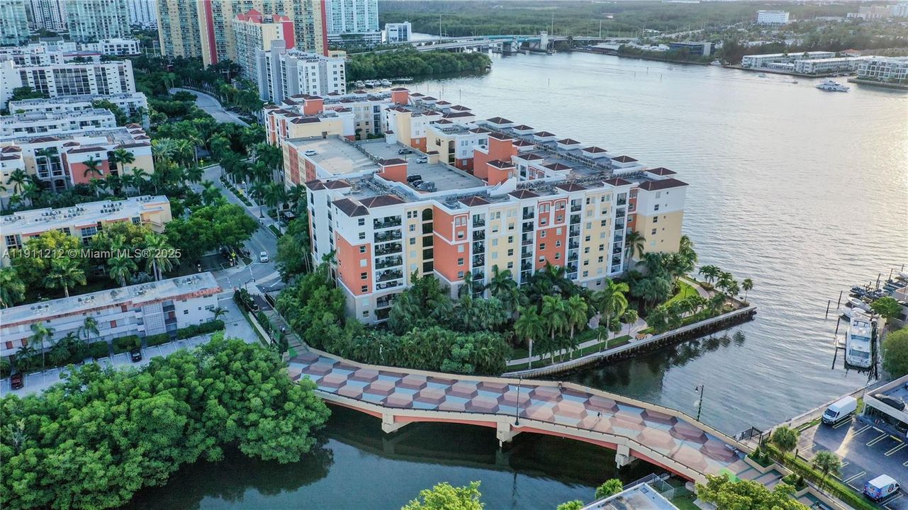 En Venta: $595,000 (2 camas, 2 baños, 1116 Pies cuadrados)