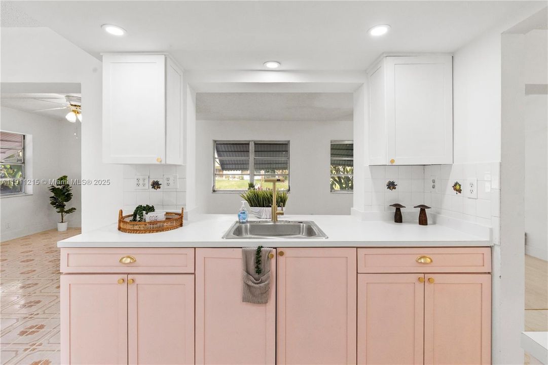 For Sale: $368,000 (2 beds, 2 baths, 1660 Square Feet)