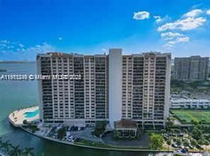 For Sale: $228,000 (2 beds, 3 baths, 1950 Square Feet)