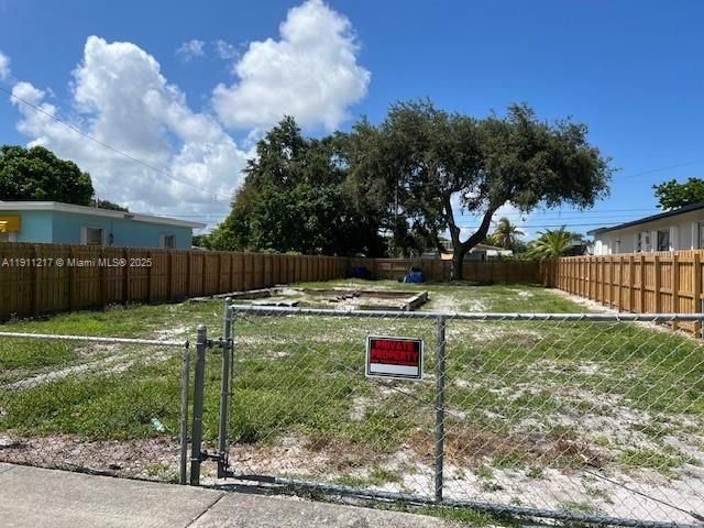 En Venta: $305,000 (0.15 acres)