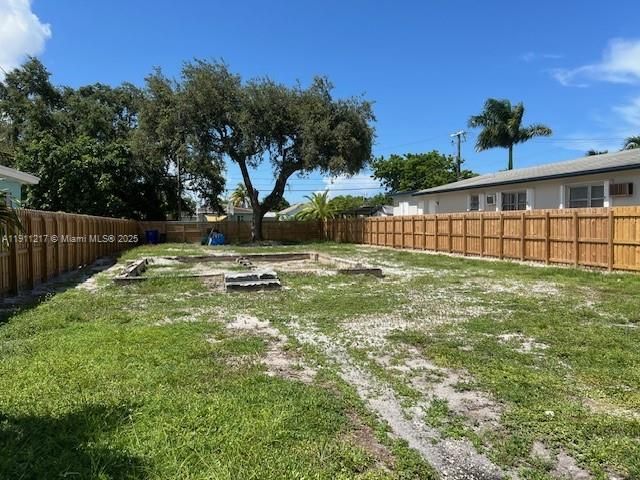 En Venta: $305,000 (0.15 acres)