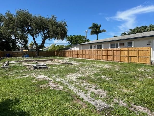 En Venta: $305,000 (0.15 acres)