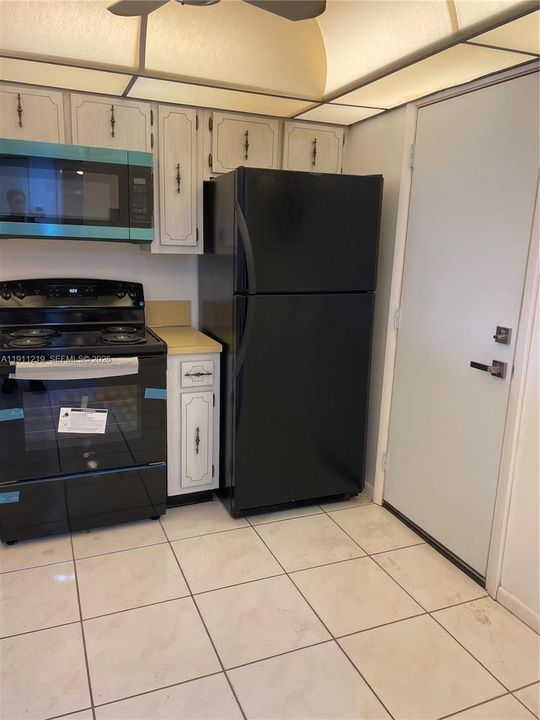 Recently Rented: $1,600 (1 beds, 1 baths, 940 Square Feet)