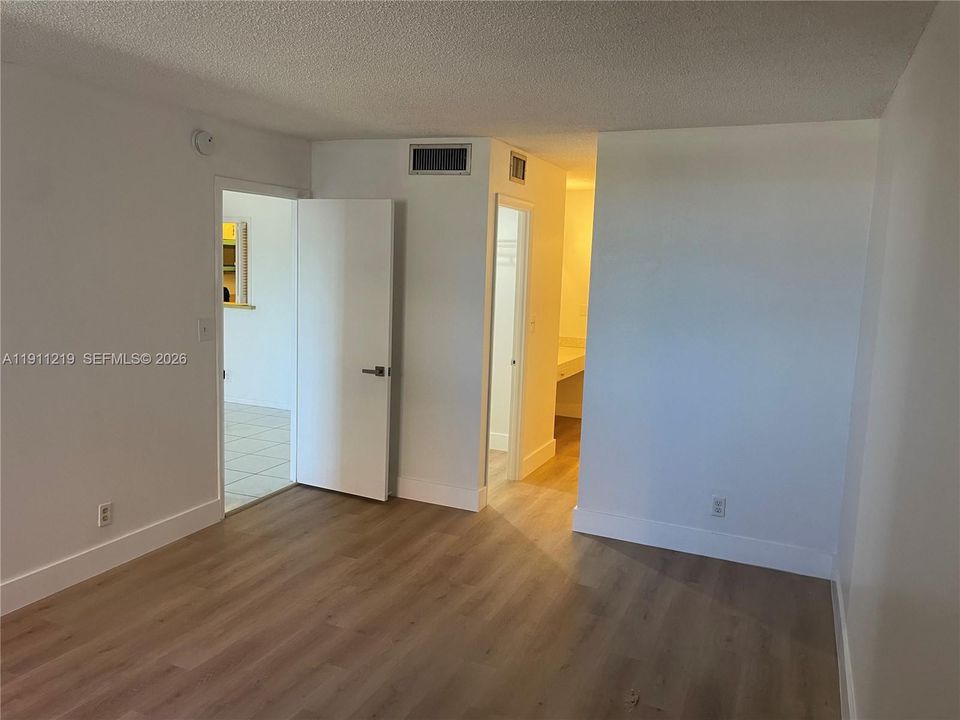 Recently Rented: $1,600 (1 beds, 1 baths, 940 Square Feet)