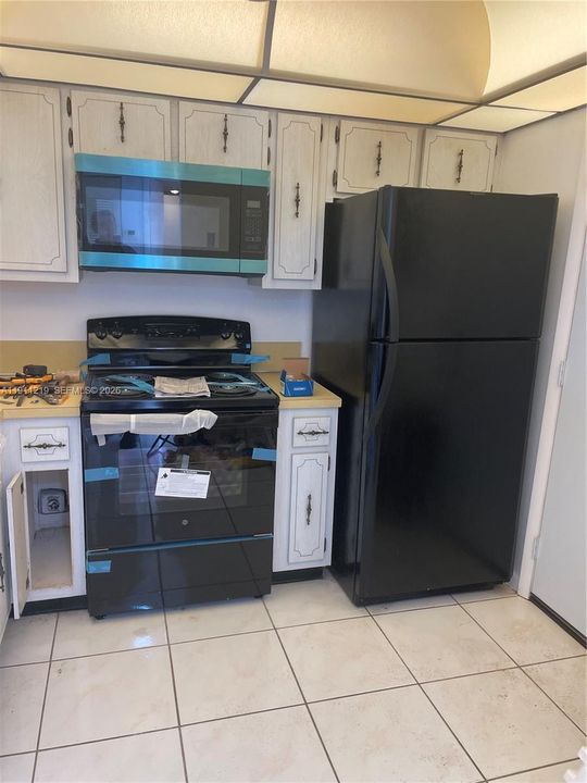 Recently Rented: $1,600 (1 beds, 1 baths, 940 Square Feet)