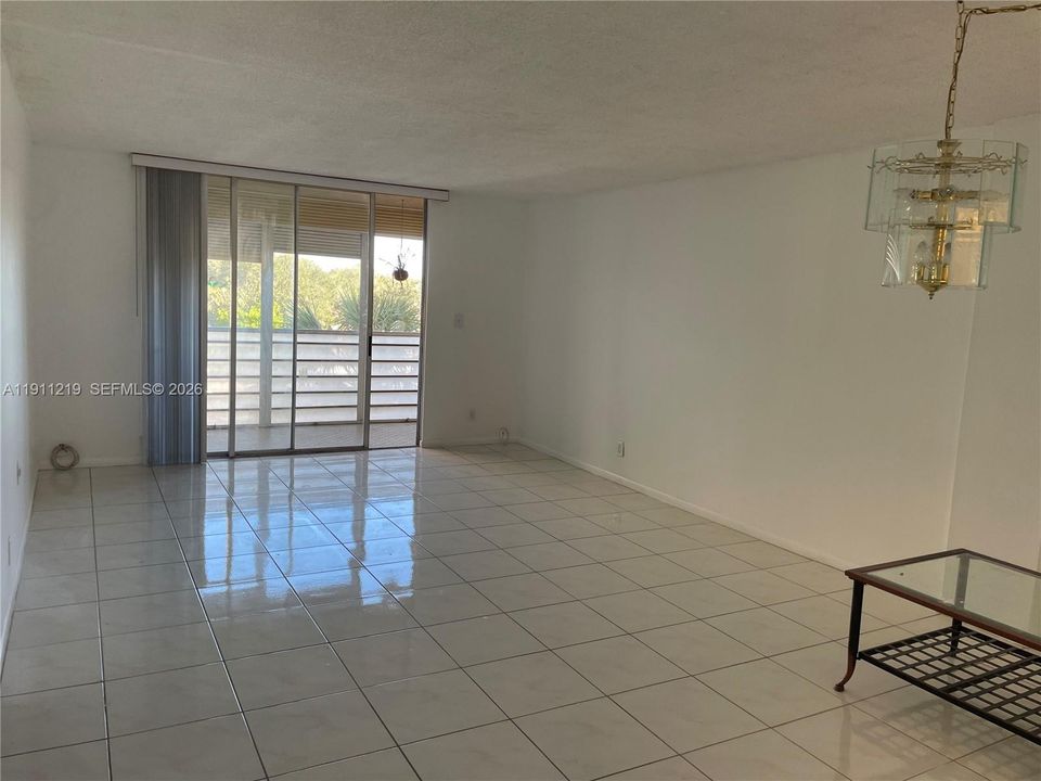 Recently Rented: $1,600 (1 beds, 1 baths, 940 Square Feet)