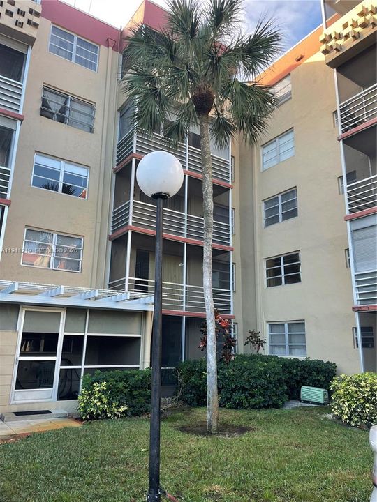 Recently Rented: $1,600 (1 beds, 1 baths, 940 Square Feet)