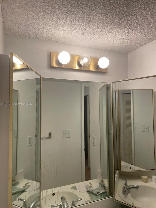 Recently Rented: $1,600 (1 beds, 1 baths, 940 Square Feet)