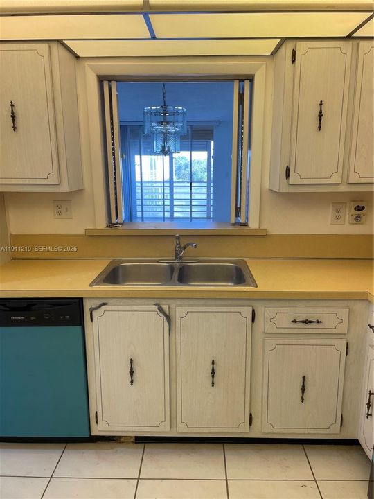 Recently Rented: $1,600 (1 beds, 1 baths, 940 Square Feet)