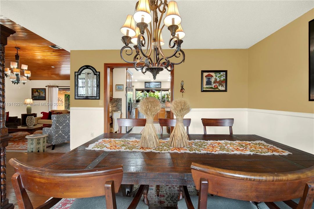 待售: $1,295,000 (4 贝兹, 2 浴室, 2403 平方英尺)