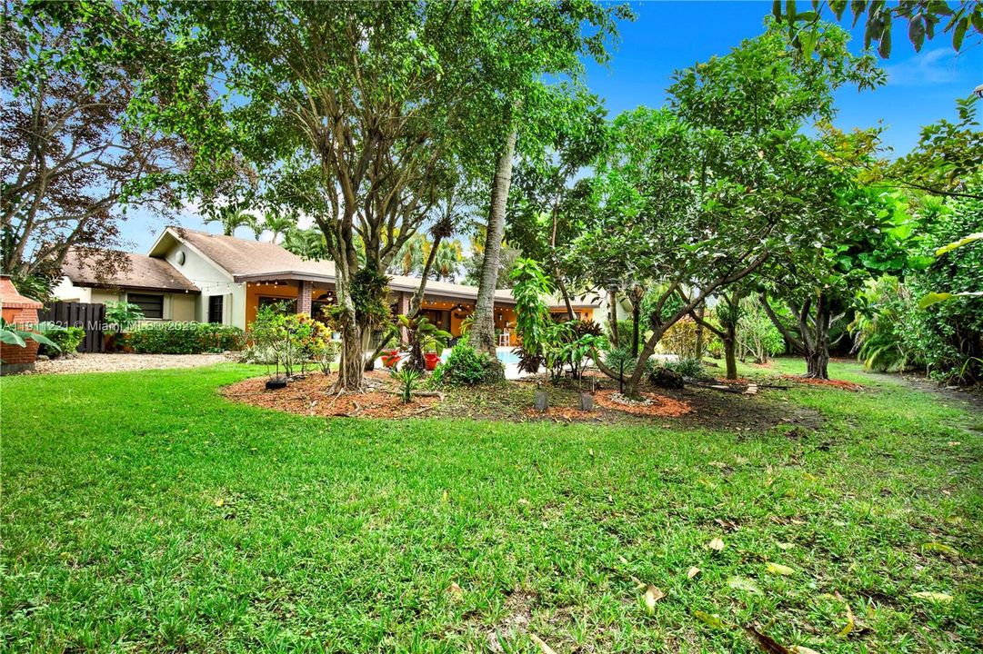 待售: $1,295,000 (4 贝兹, 2 浴室, 2403 平方英尺)