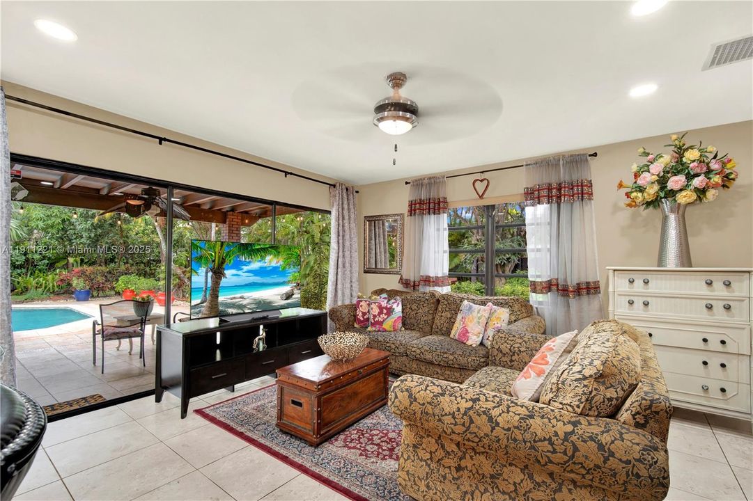 待售: $1,295,000 (4 贝兹, 2 浴室, 2403 平方英尺)